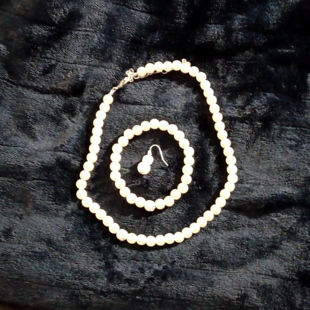 Pearl and Rhinestone necklace and bracelet